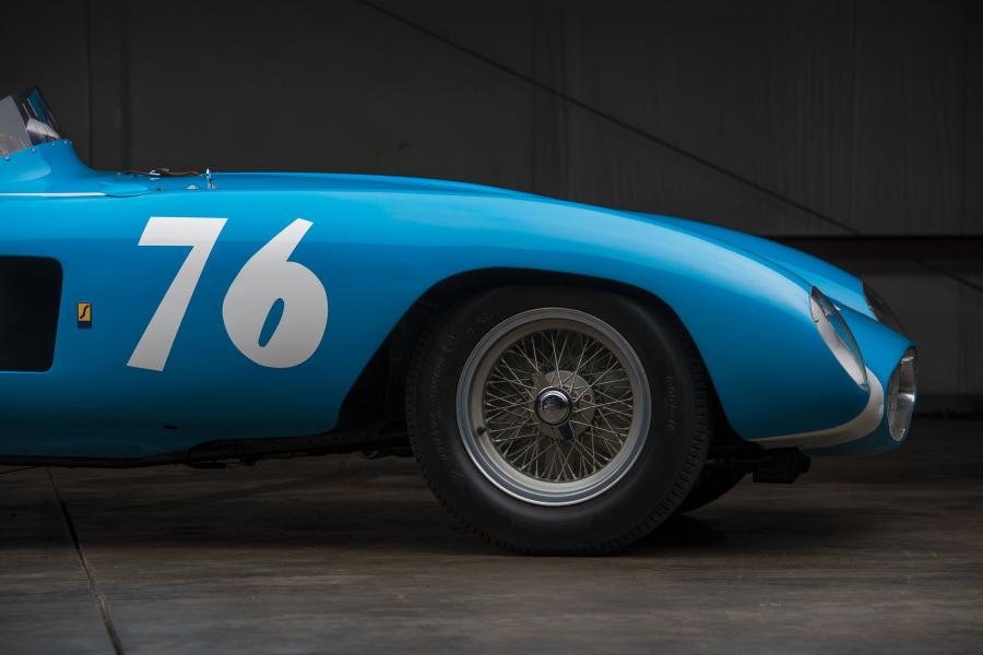 Детали экстерьера Ferrari 121 LM Scaglietti Spyder 1955 года  (фото 2 из 16)